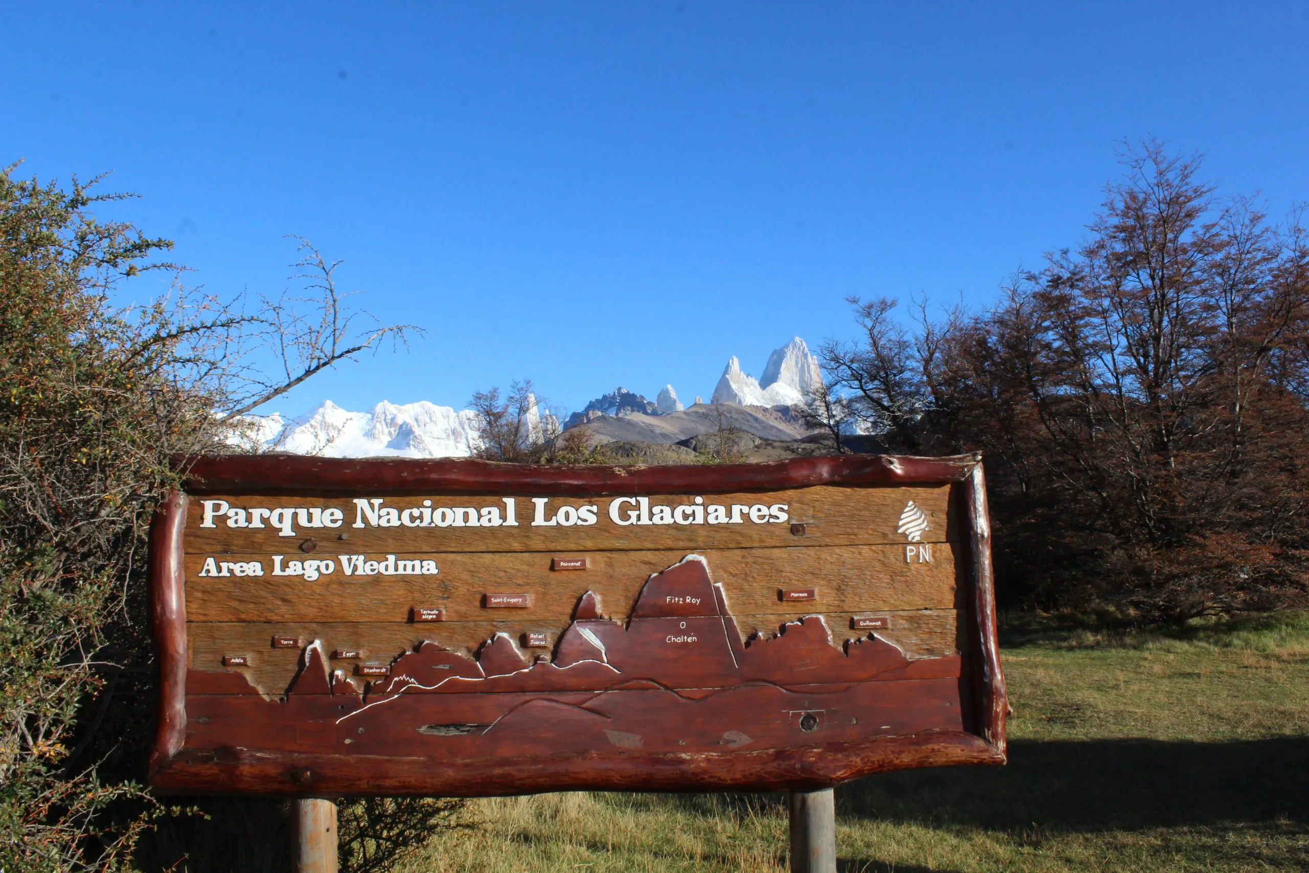 Cartel de entrada al Parque Nacional Los Glaciares, en la Patagonia argentina